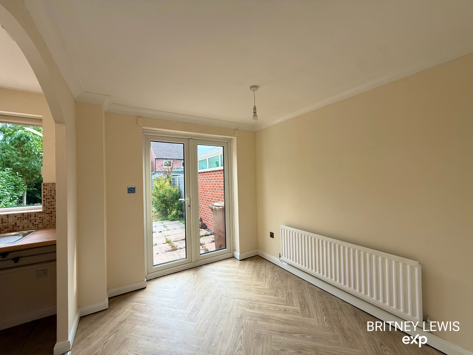 Semi Detached House for sale in Burton-on-trent, Goodwood Close, Stretton, Burton-on-Trent