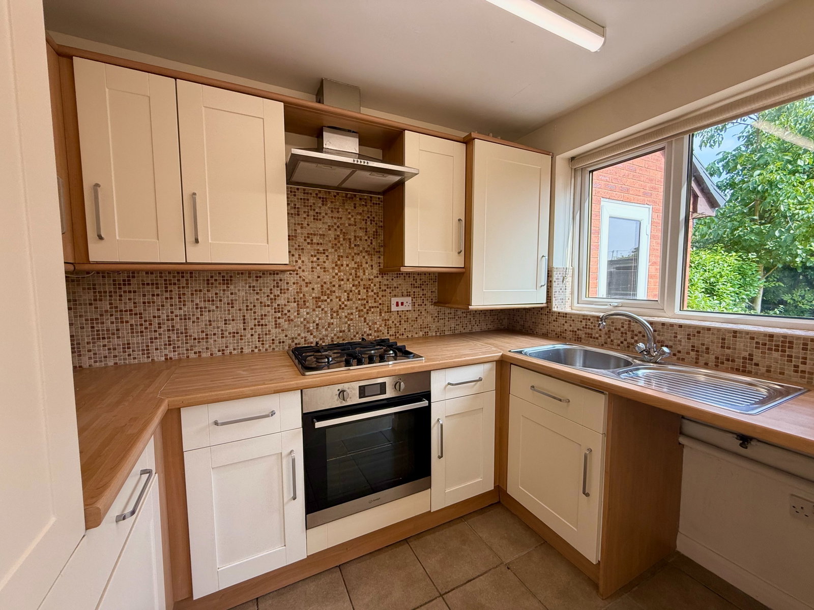 Semi Detached House in Burton-on-trent
