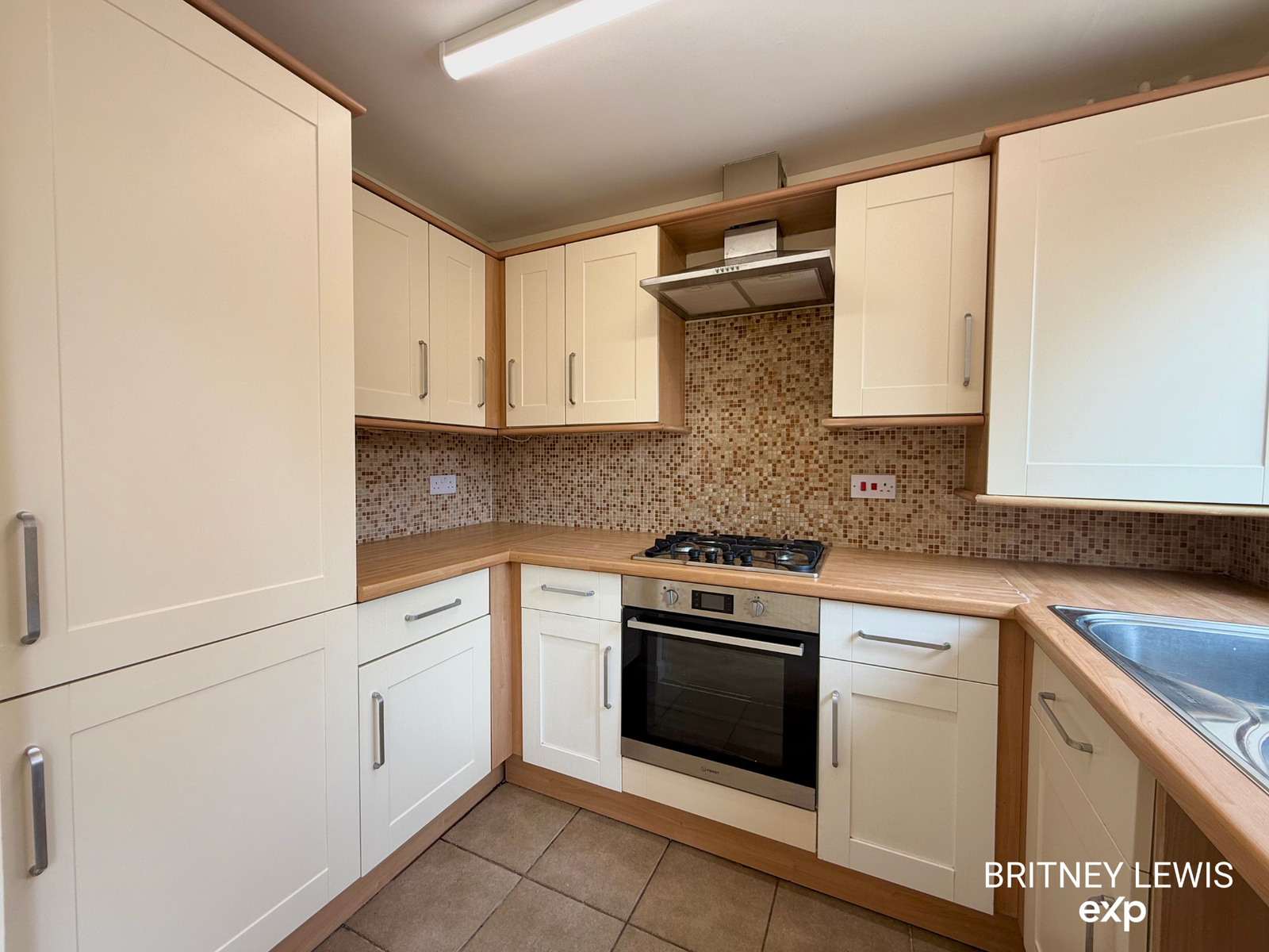 Semi Detached House for sale in Burton-on-trent, Goodwood Close, Stretton, Burton-on-Trent