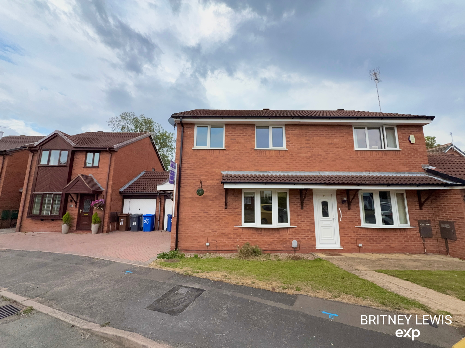 Semi Detached House for sale in Burton-on-trent, Goodwood Close, Stretton, Burton-on-Trent
