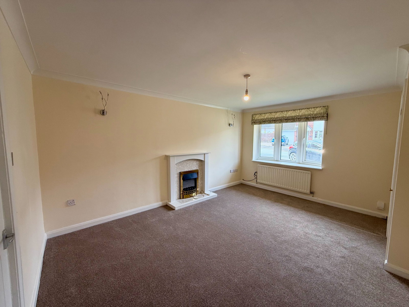 Semi Detached House in Burton-on-trent