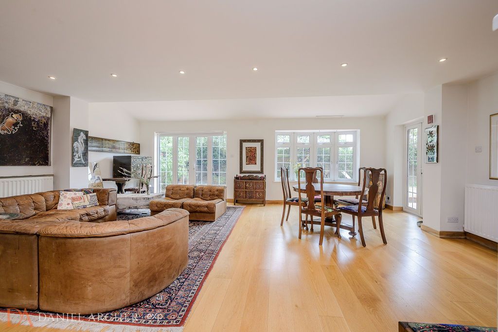 Detached House in London