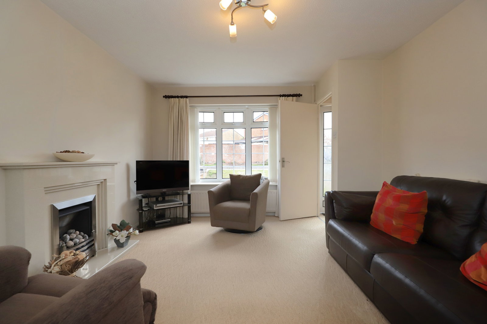 Detached House for sale in Willenhall, Miles Meadow Close, Willenhall, WV12 5YE, 890 m²