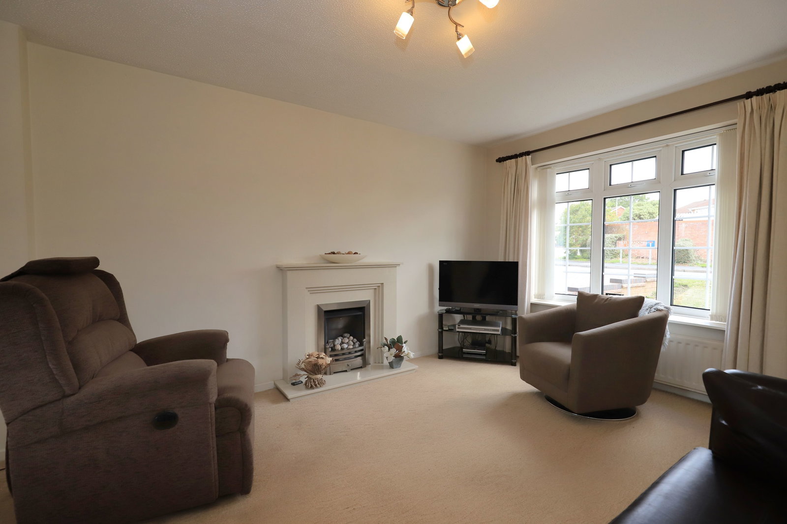 Detached House for sale in Willenhall, Miles Meadow Close, Willenhall, WV12 5YE, 890 m²