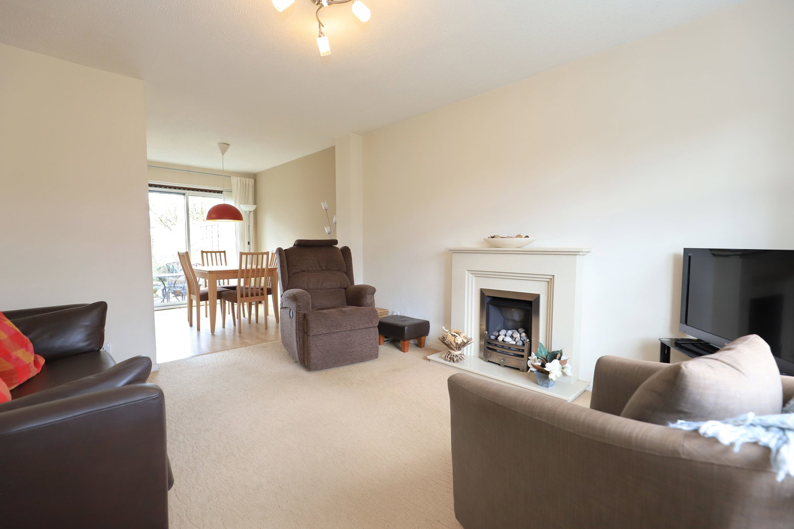 Detached House for sale in Willenhall, Miles Meadow Close, Willenhall, WV12 5YE, 890 m²