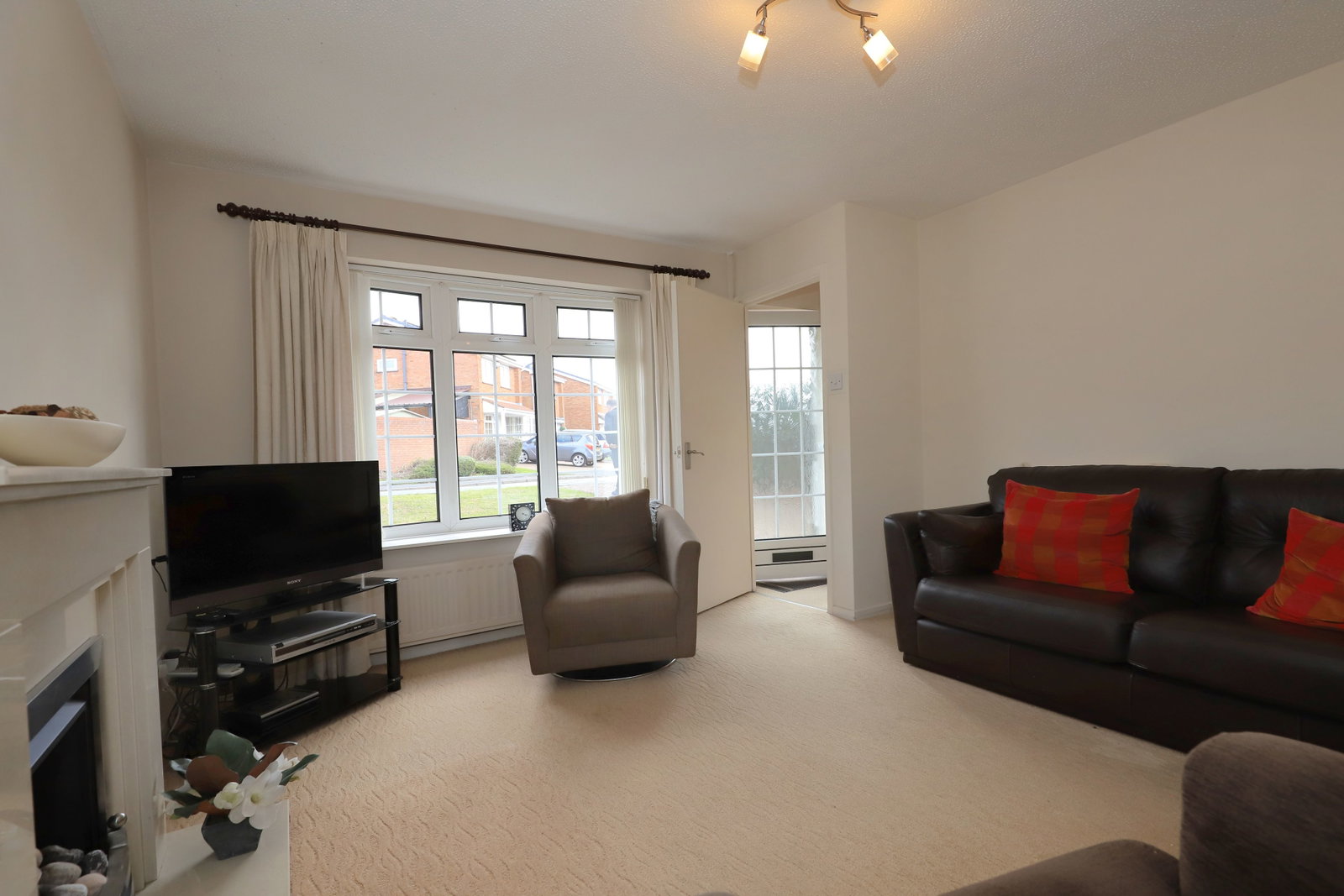 Detached House for sale in Willenhall, Miles Meadow Close, Willenhall, WV12 5YE, 890 m²