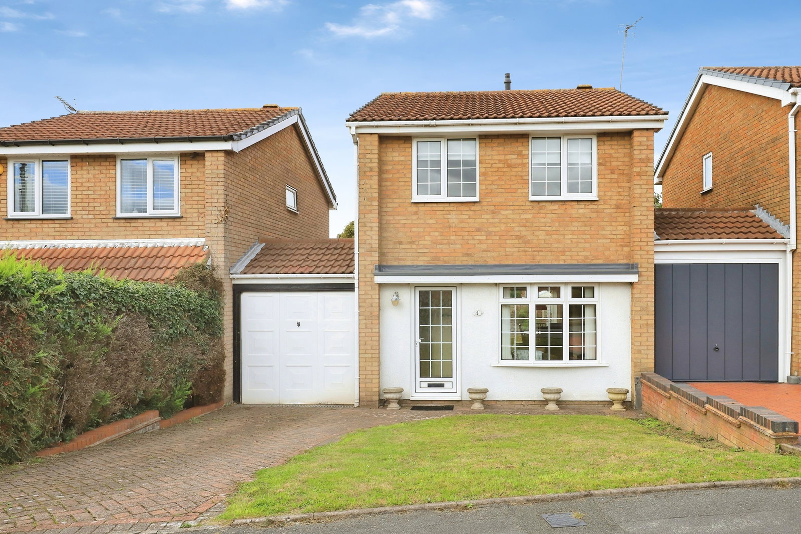 Detached House for sale in Willenhall, Miles Meadow Close, Willenhall, WV12 5YE, 890 m²
