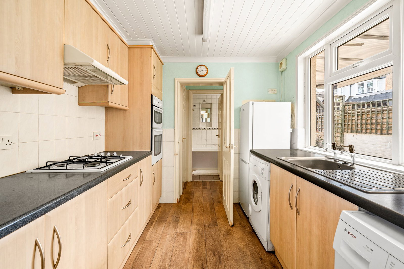 Semi Detached House for sale in Epsom, Langley Vale Road, Epsom, KT18 6AN