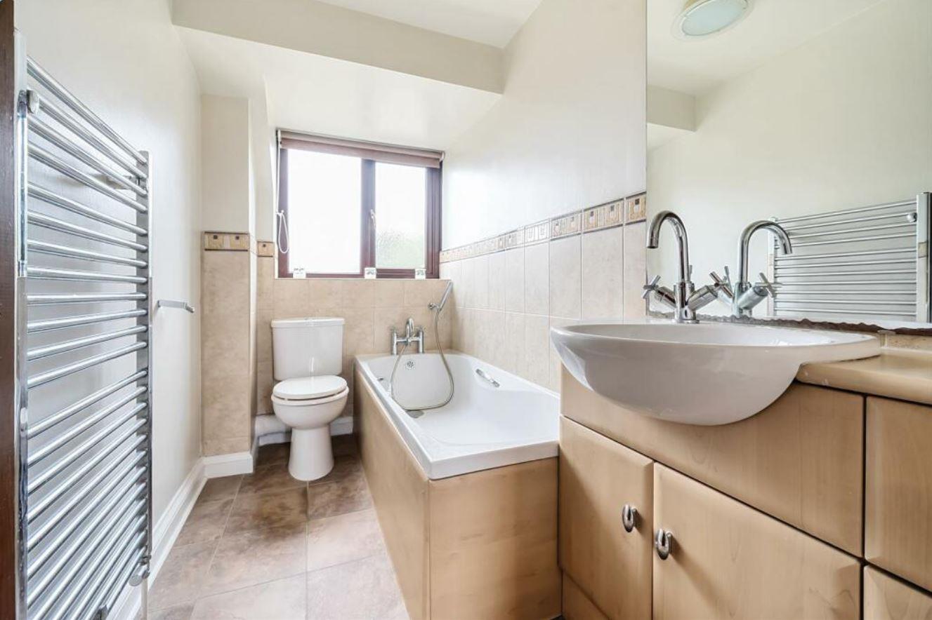 Detached House in Brackley