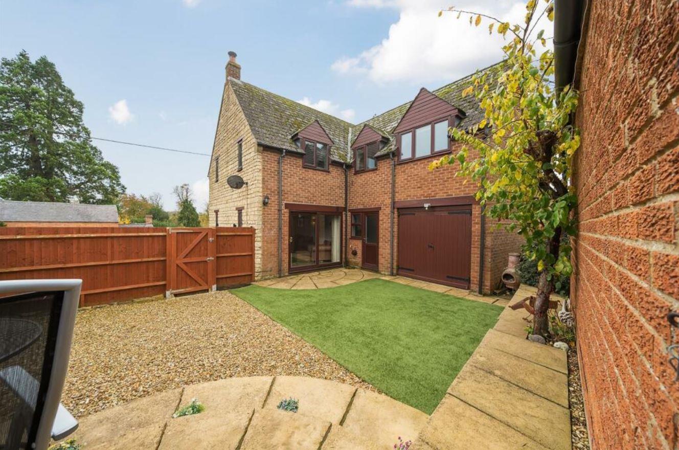 Detached House in Brackley