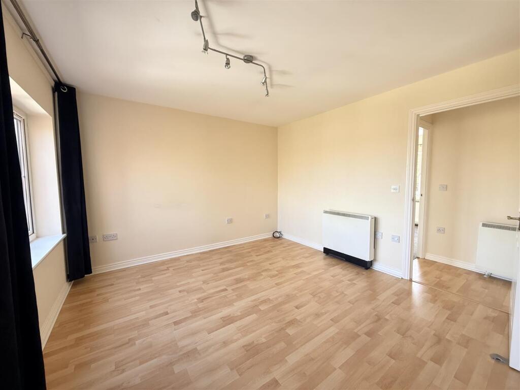 Apartment for sale in Tipton, Ferguson Drive, Tipton, DY4 7NS, 601 m²