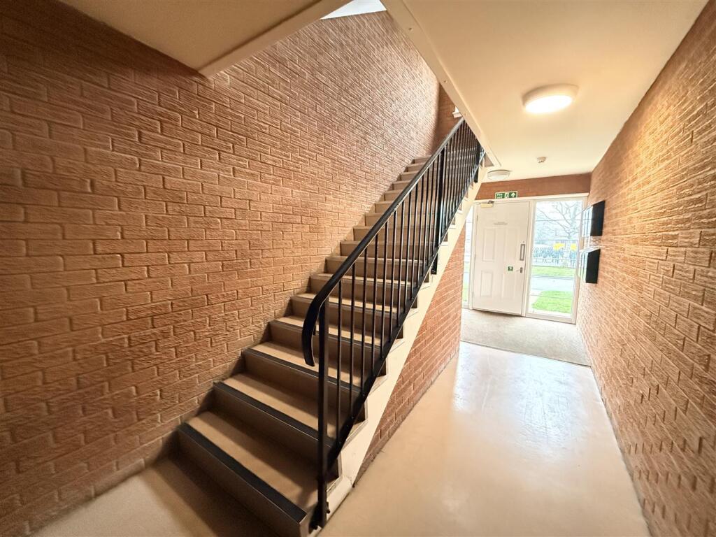 Apartment in Tipton 3