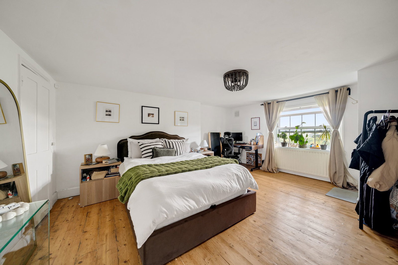 Duplex Flat for sale in London, Victoria Way, Charlton, London SE7 7NX, 1225 m²