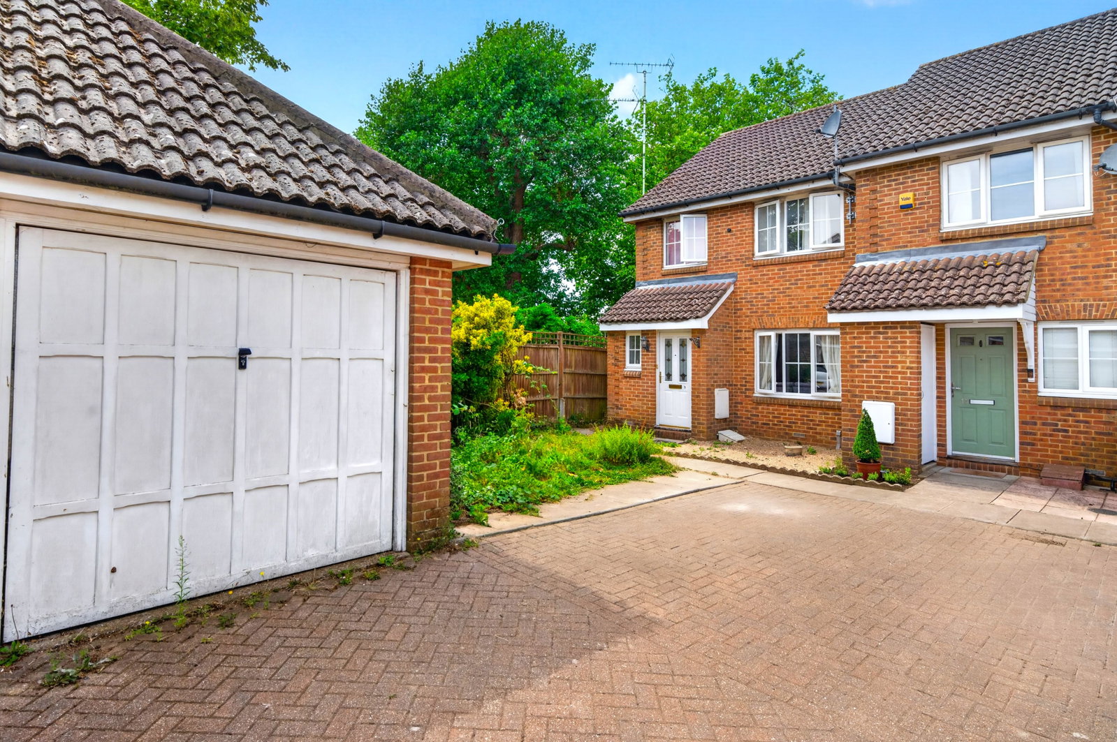 End Of Terrace House for sale in Borehamwood, Dunster Court, Borehamwood, WD6, 882 m²