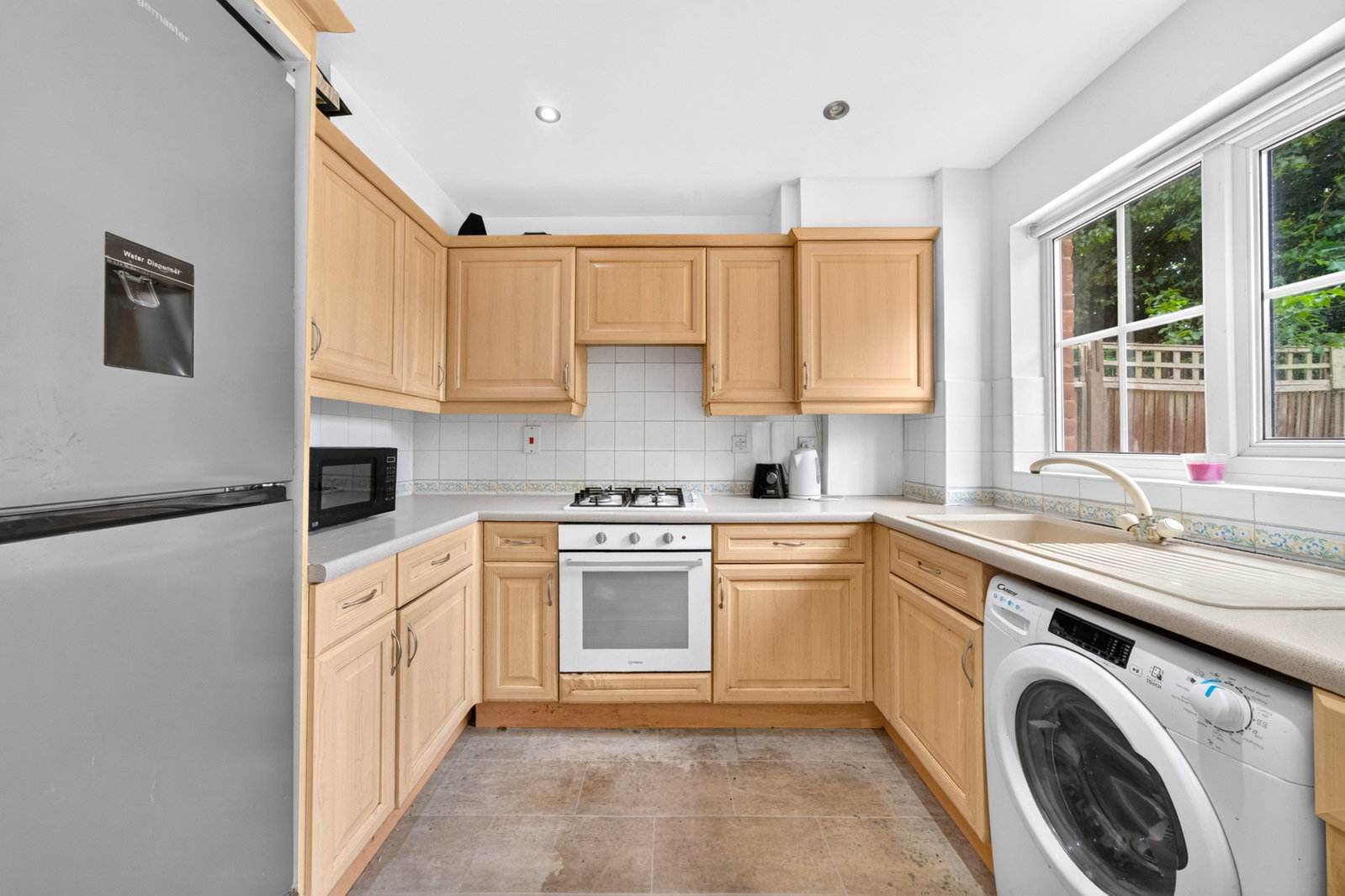 End Of Terrace House for sale in Borehamwood, Dunster Court, Borehamwood, WD6, 882 m²