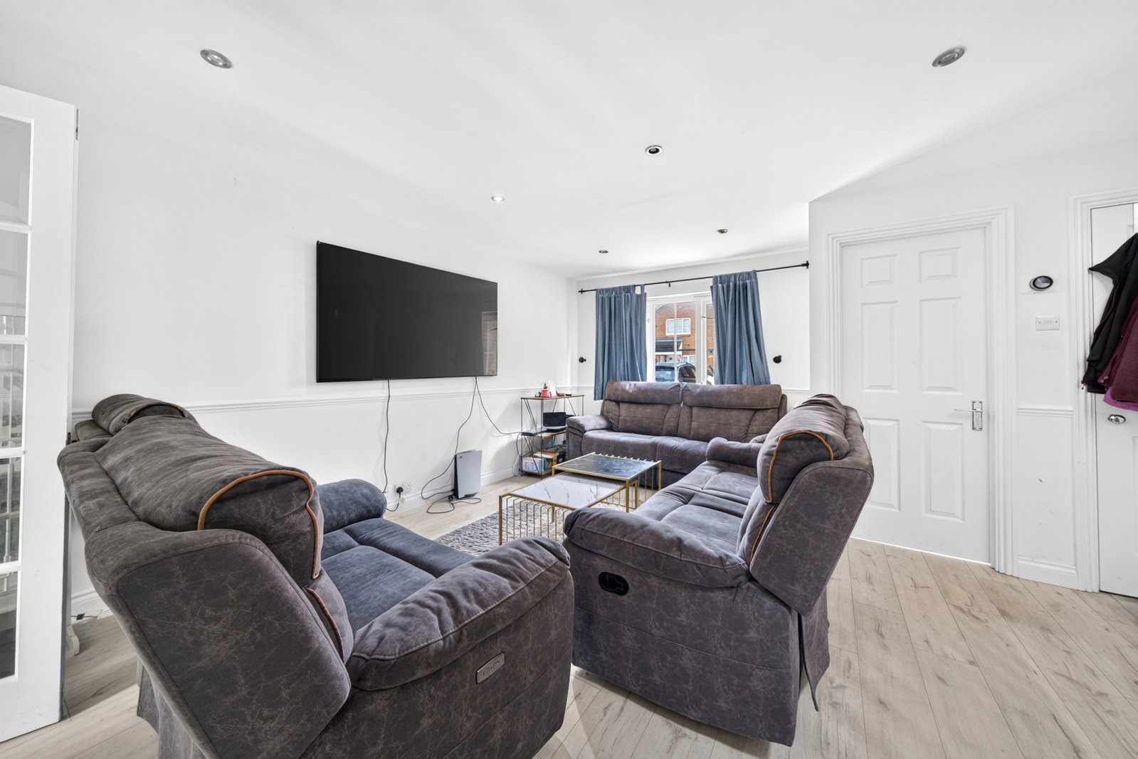 End Of Terrace House for sale in Borehamwood, Dunster Court, Borehamwood, WD6, 882 m²