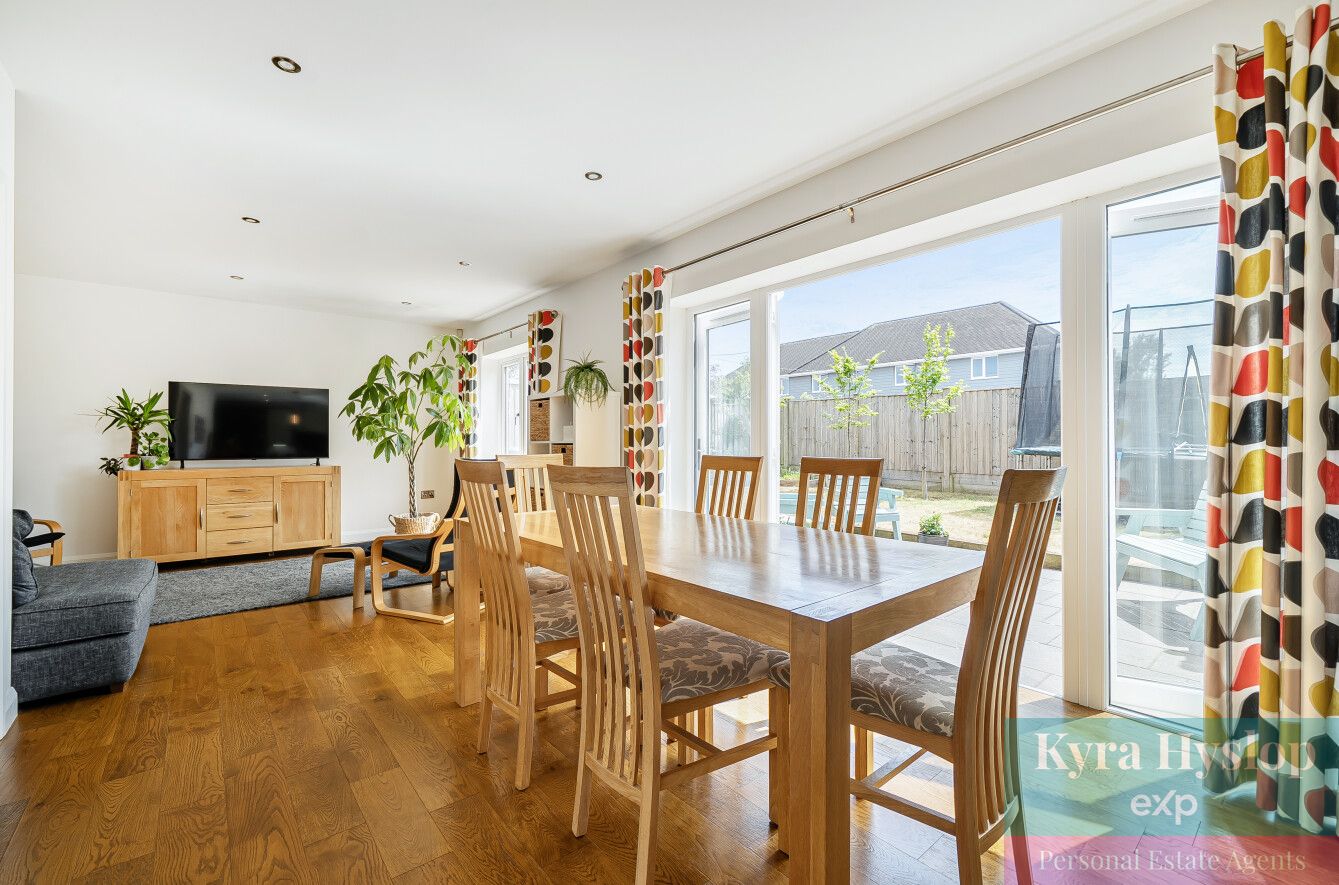 Detached House in Exeter