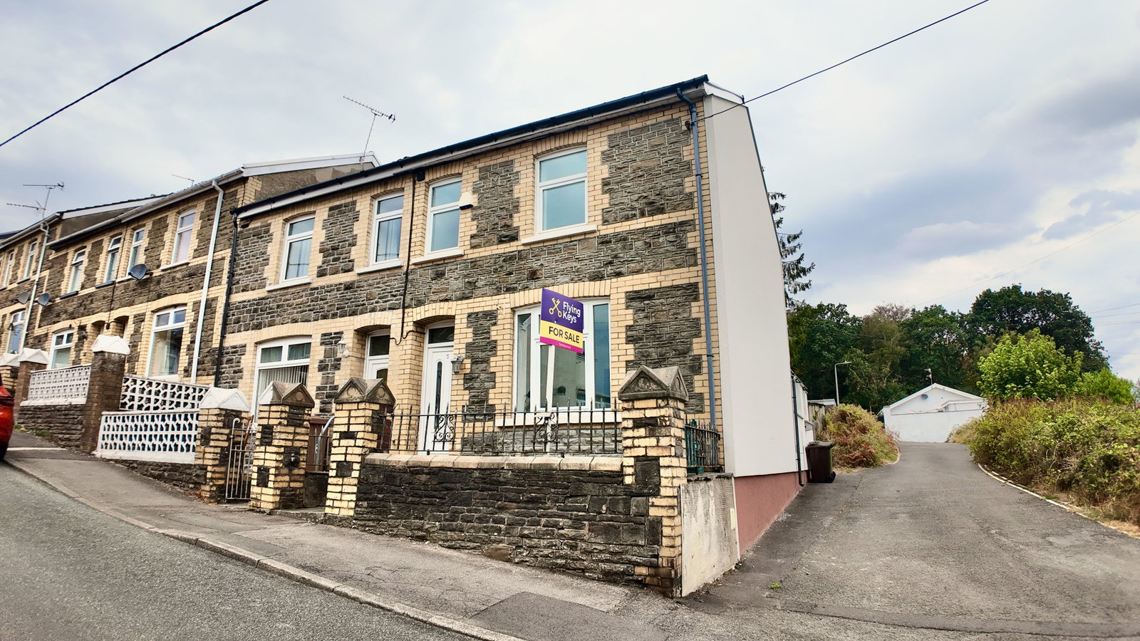 Terraced House for sale in Blackwood, Gordon Road, Blackwood, NP12, 893 m²