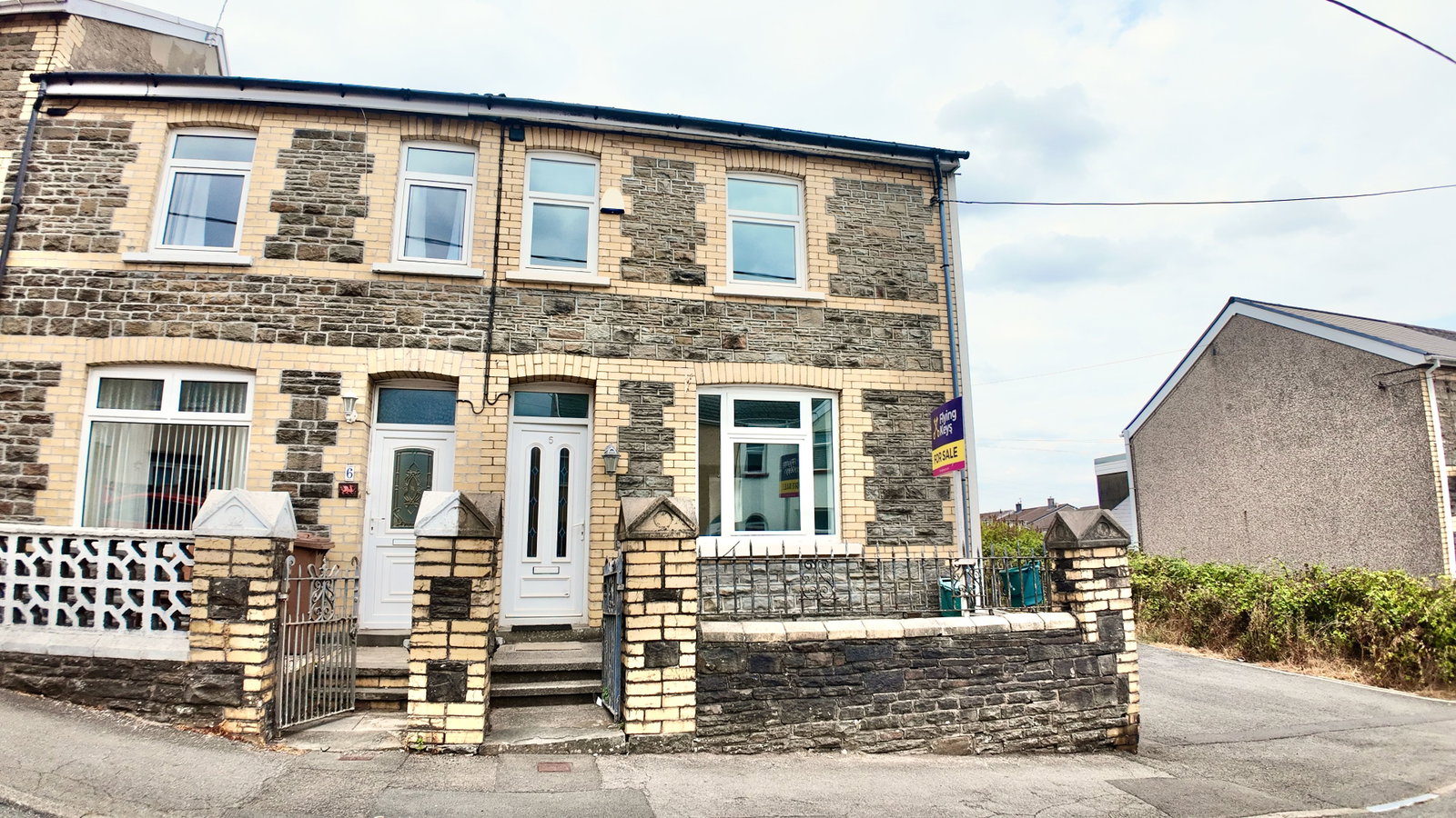 Terraced House for sale in Blackwood, Gordon Road, Blackwood, NP12, 893 m²