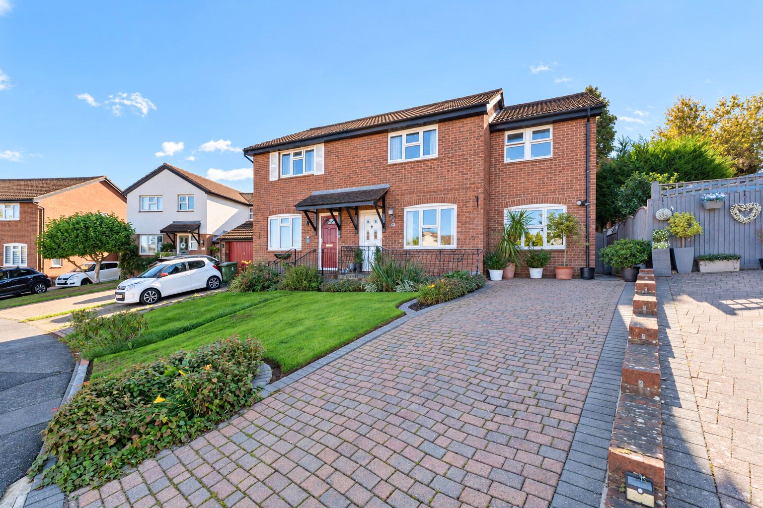 Semi Detached House for sale in Tunbridge Wells, Hazelwood Close, Tunbridge Wells, TN2 3HW