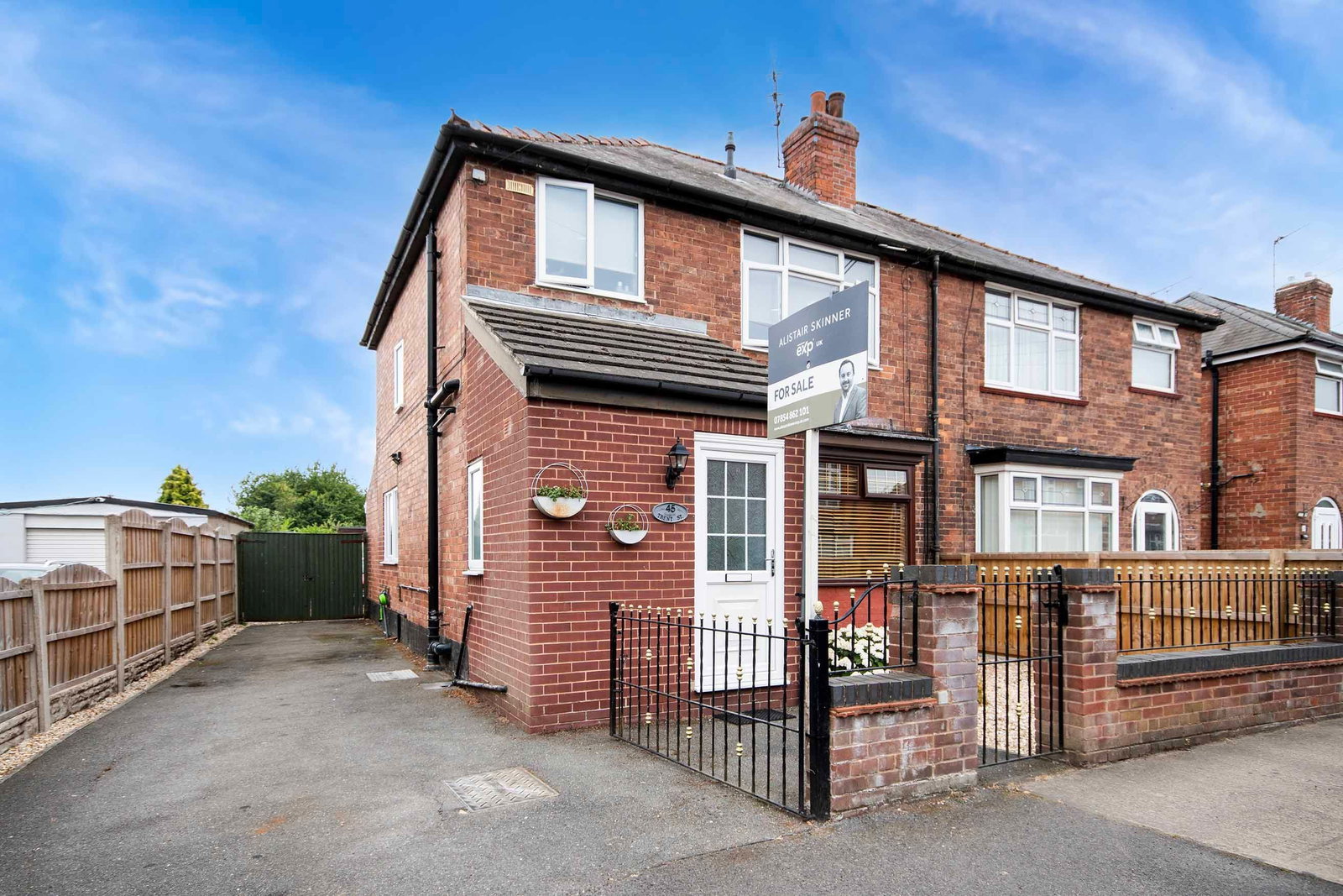 Semi Detached House in Retford