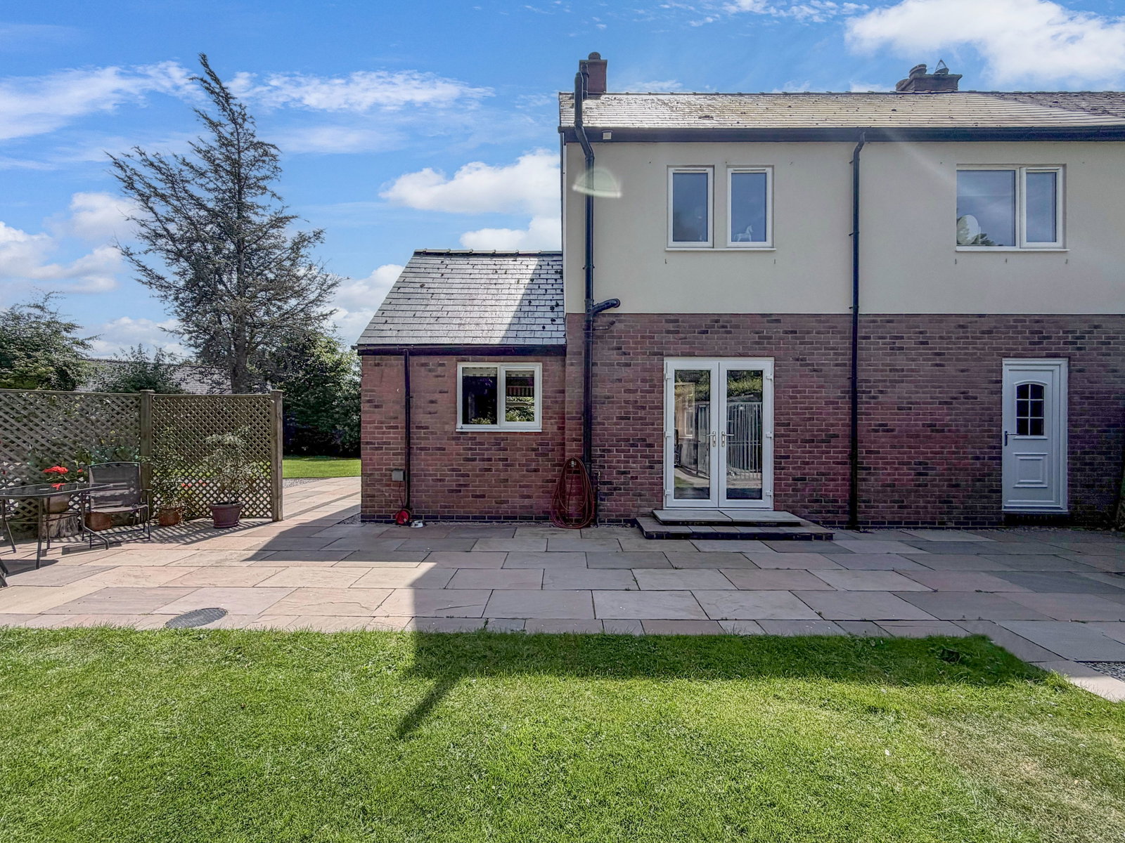 Semi Detached House in Brampton