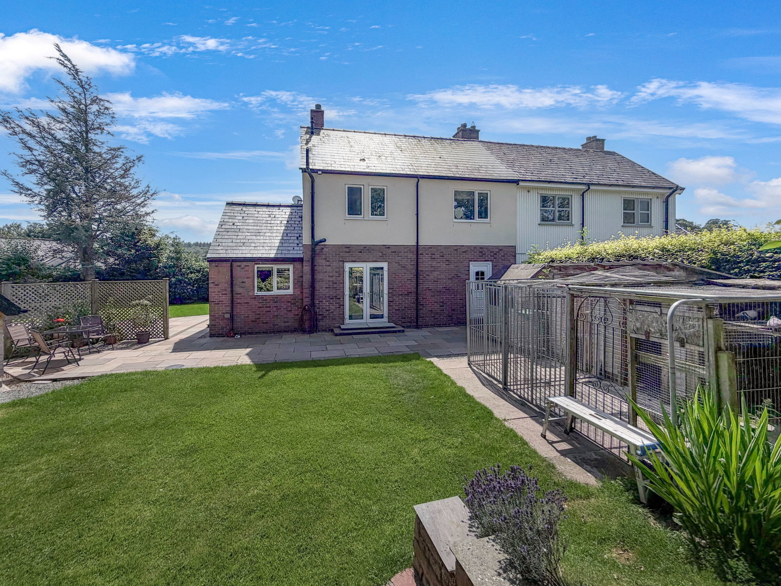 Semi Detached House in Brampton