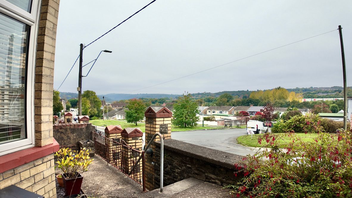 Terraced House for sale in Blackwood, Church View, Woodfieldside, NP12, 1098 m²