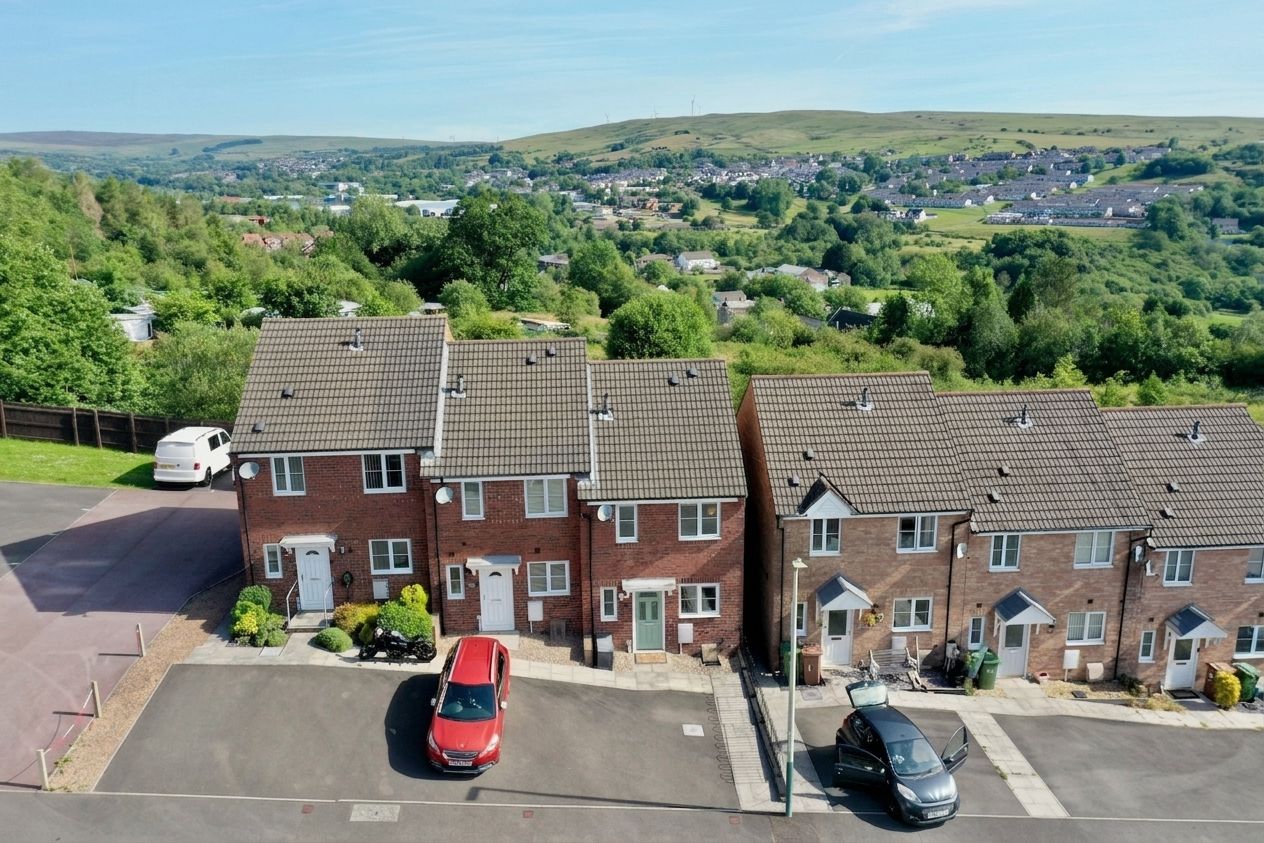 Terraced House for sale in Bargoed, Pidwelt Rise, Pontlottyn, CF81