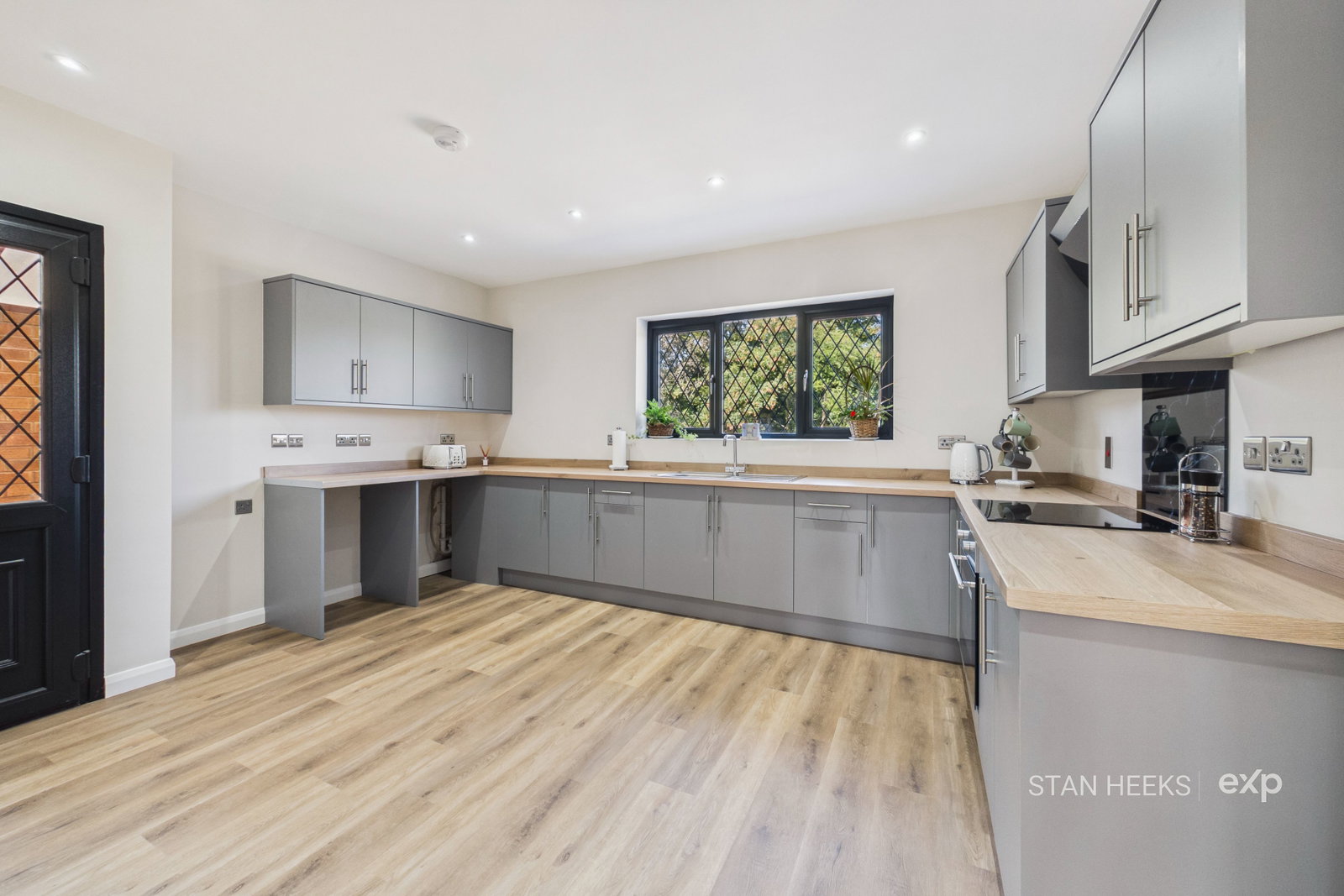 Bungalow in Stourbridge 3