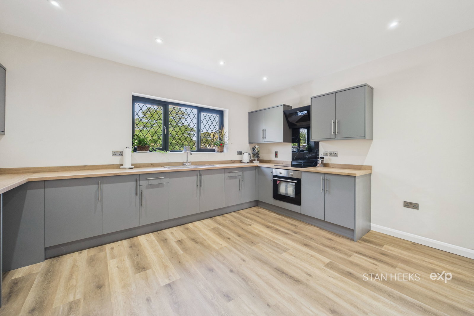 Bungalow for sale in Stourbridge, Swan Street, Stourbridge, DY8 3UU, 2806 m²