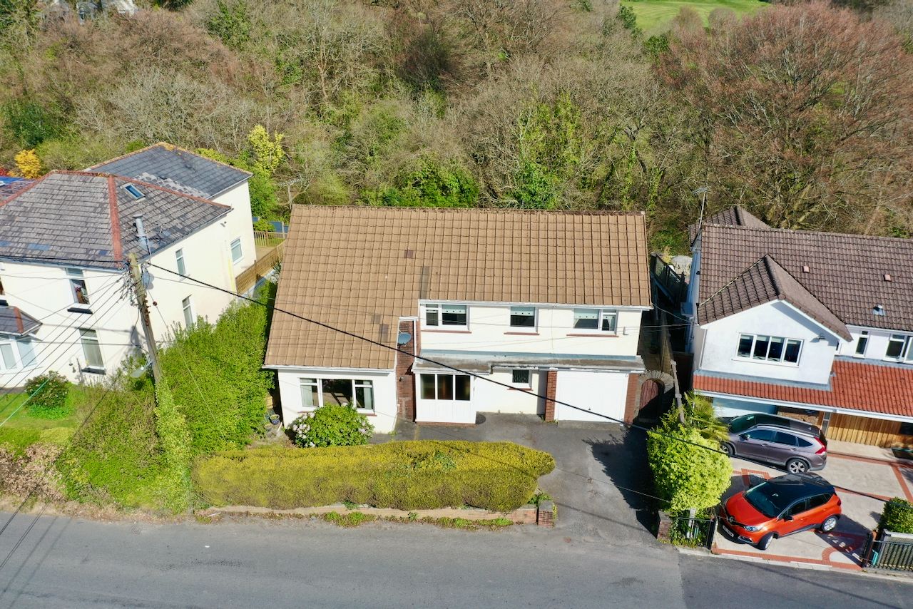 Detached House for sale in Blackwood, Sunnybank Road, Blackwood, NP12, 1776 m²