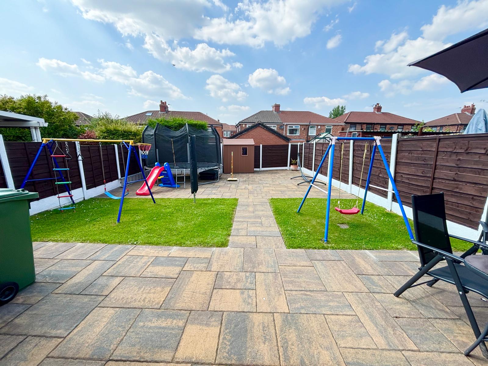 Semi Detached House in Ashton-under-lyne