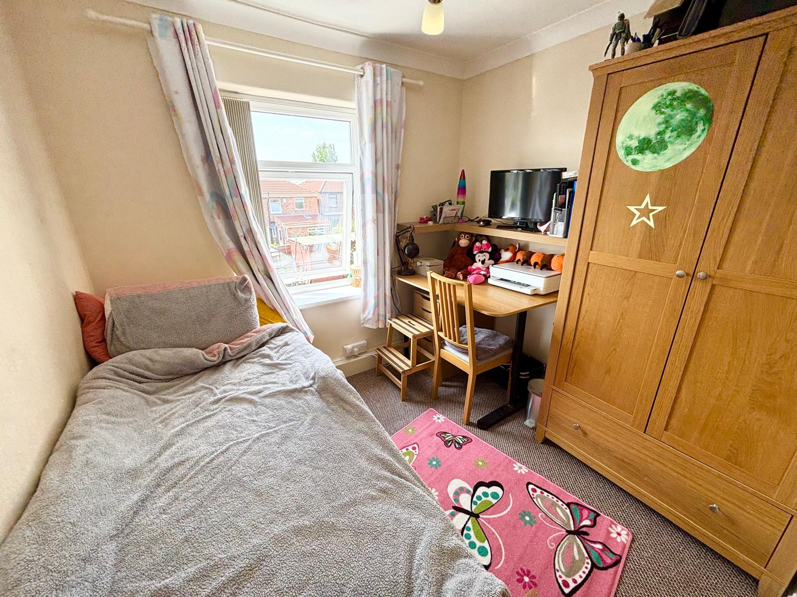 Semi Detached House for sale in Ashton-under-lyne, Wilshaw Grove, Ashton-under-lyne, OL7 9QU