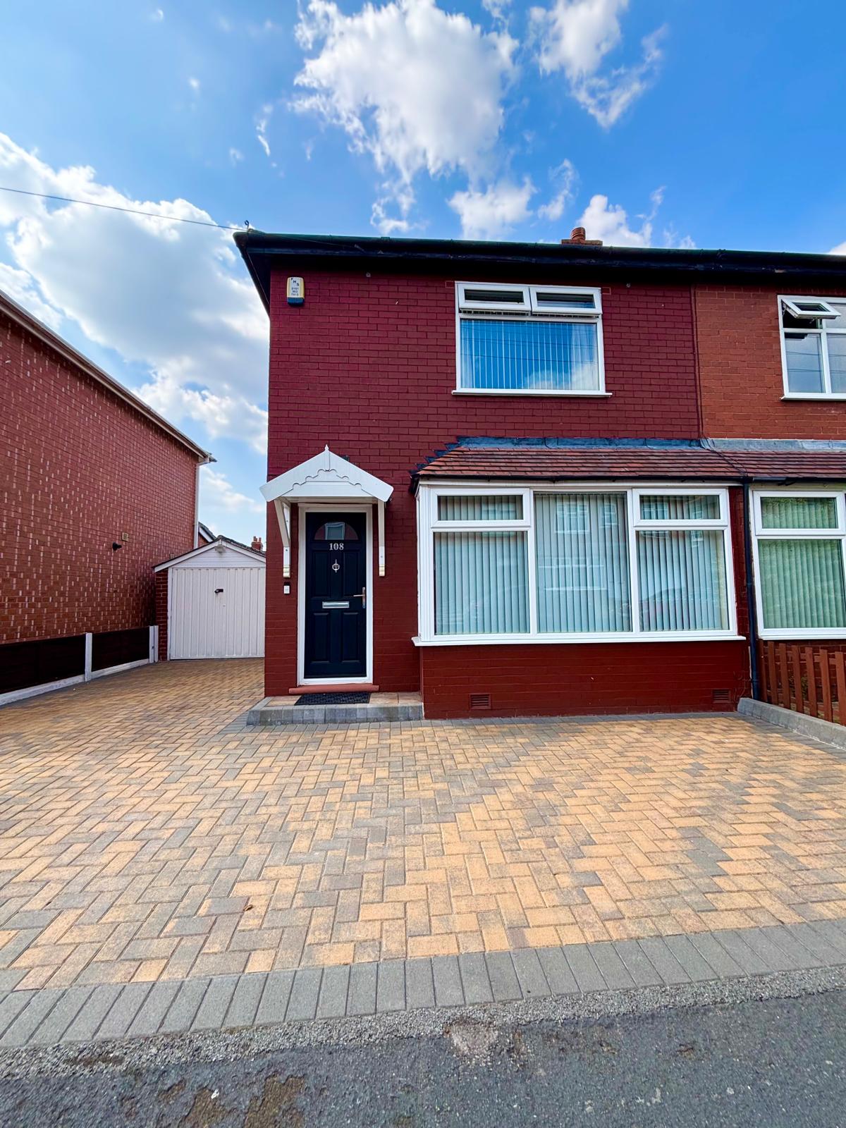 Semi Detached House in Ashton-under-lyne