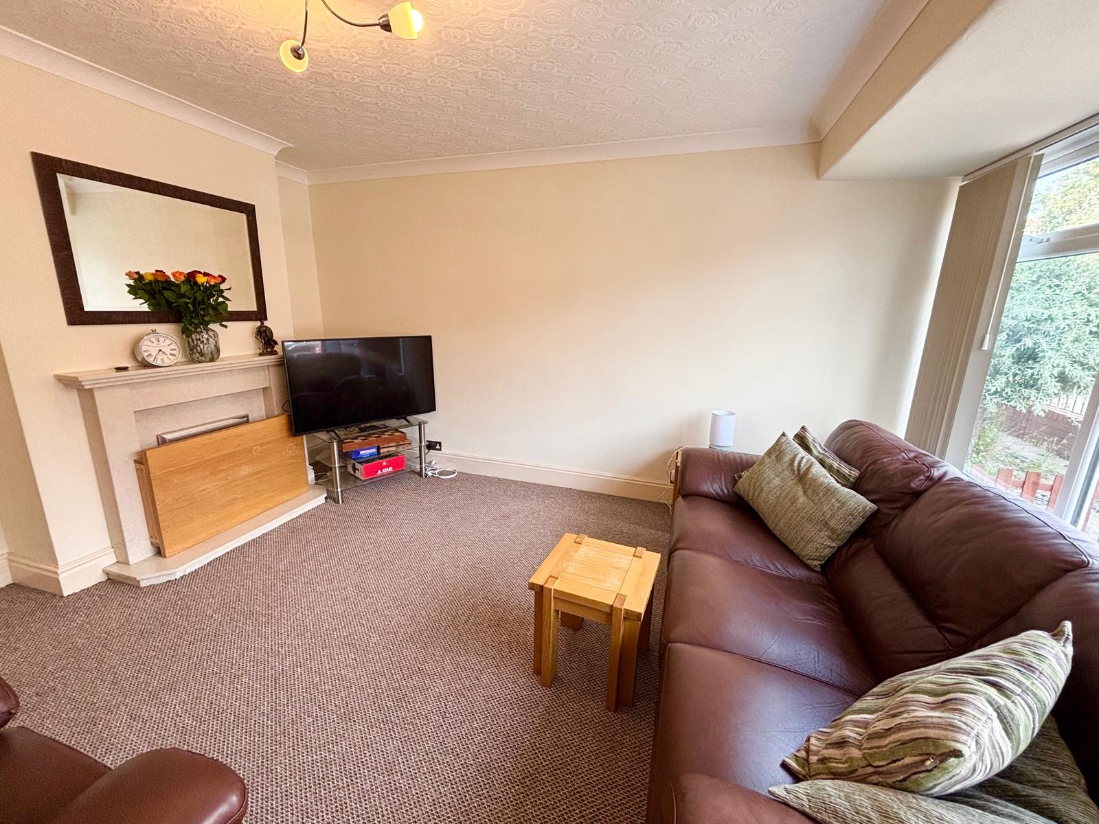 Semi Detached House in Ashton-under-lyne