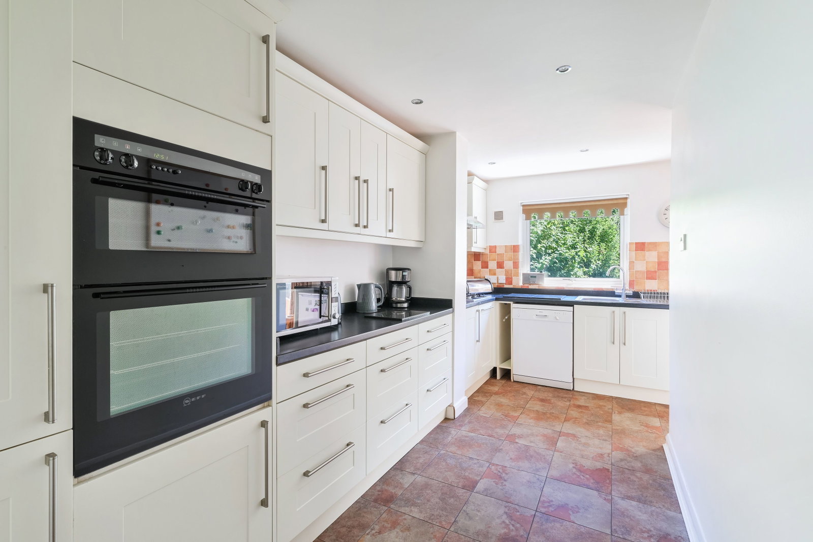 Semi Detached House for sale in Ewell, Chestnut Avenue, Ewell, Surrey, KT19 0SY, 1625 m²