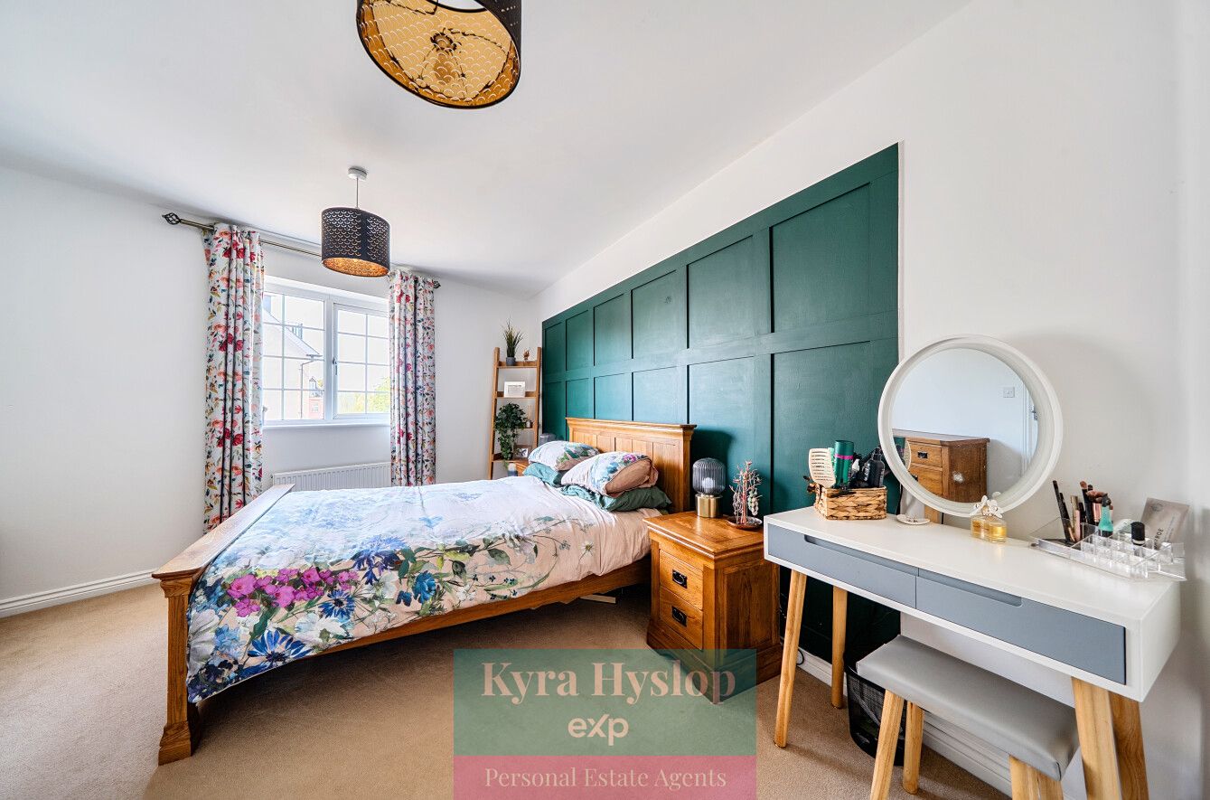 Semi Detached House for sale in Exeter, Barn Orchard, Cranbrook, Exeter, EX5 7AE, 1335 m²