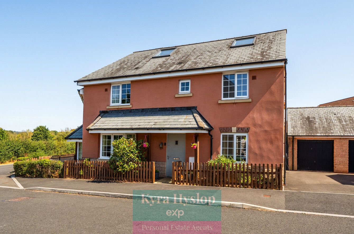 Semi Detached House for sale in Exeter, Barn Orchard, Cranbrook, Exeter, EX5 7AE, 1335 m²