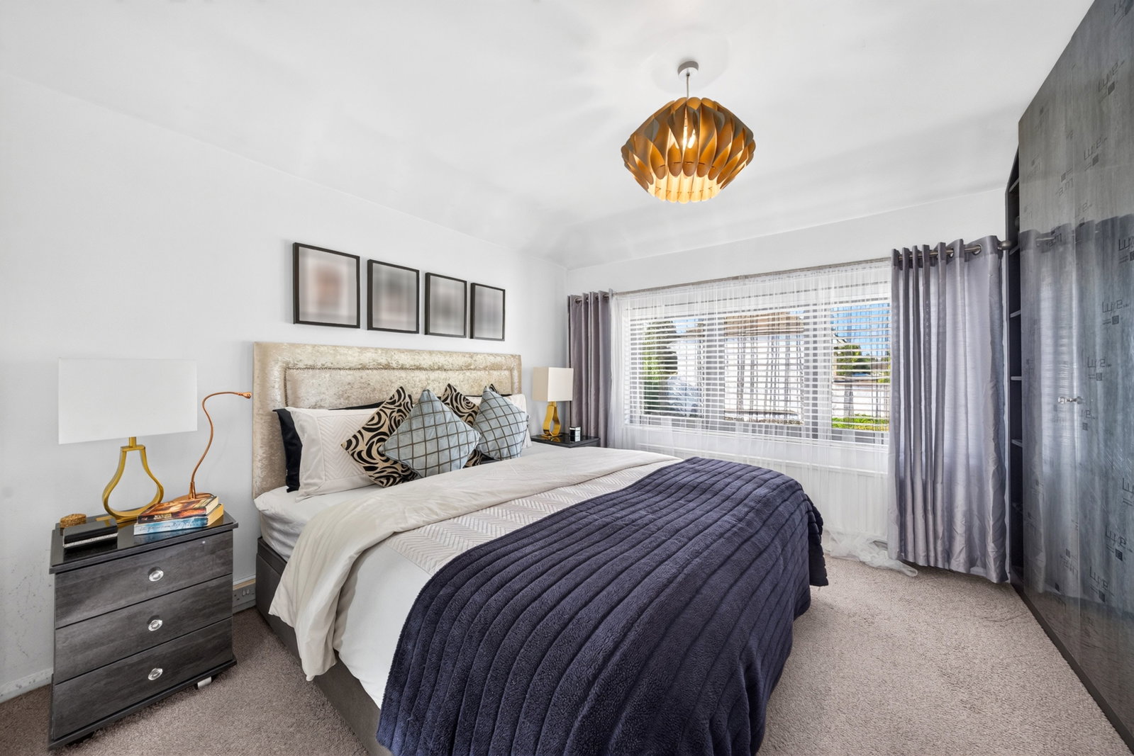 Semi Detached House for sale in Borehamwood, Cardinal Avenue, Borehamwood, WD6, 1517 m²