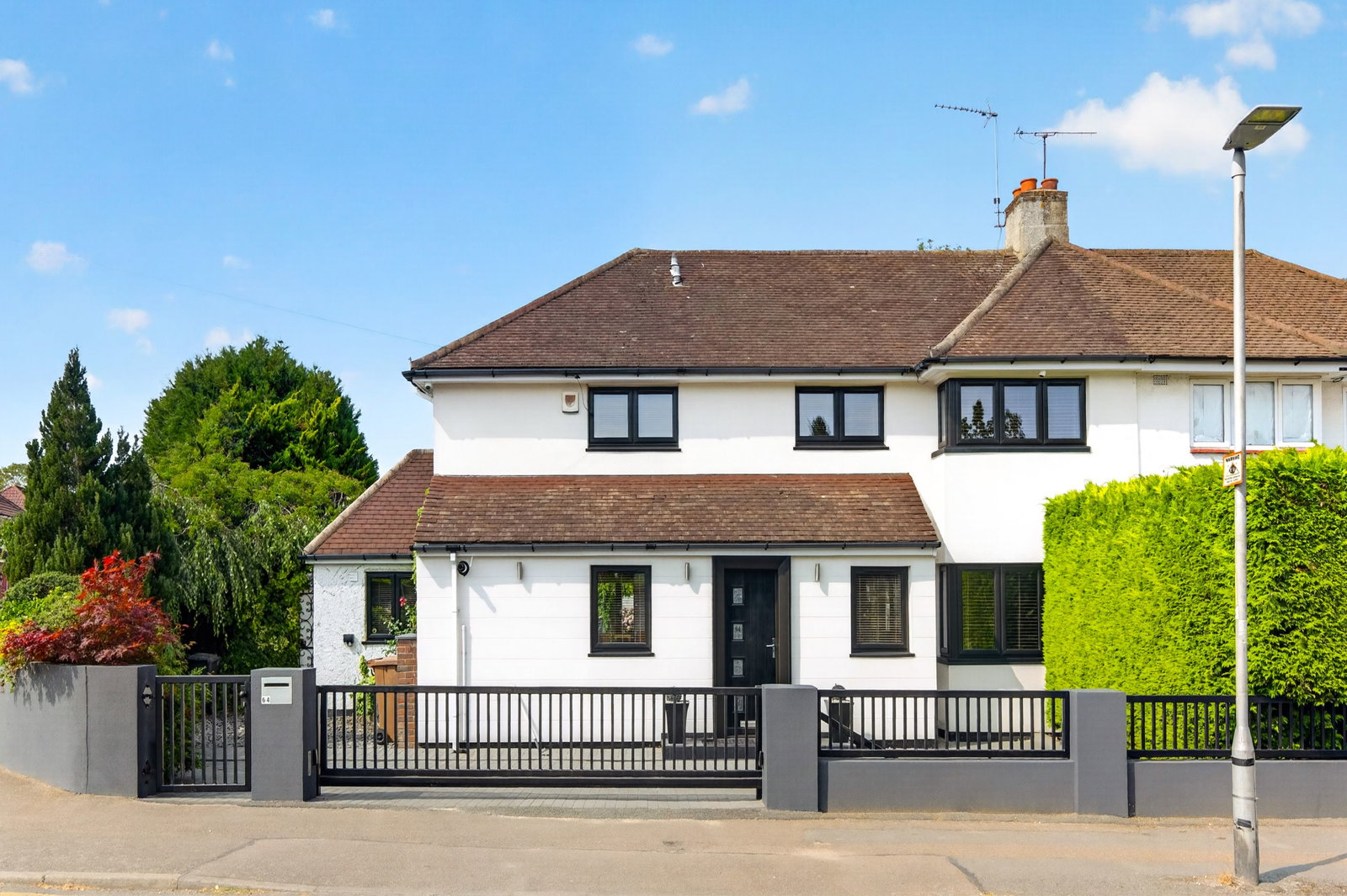 Semi Detached House in Borehamwood