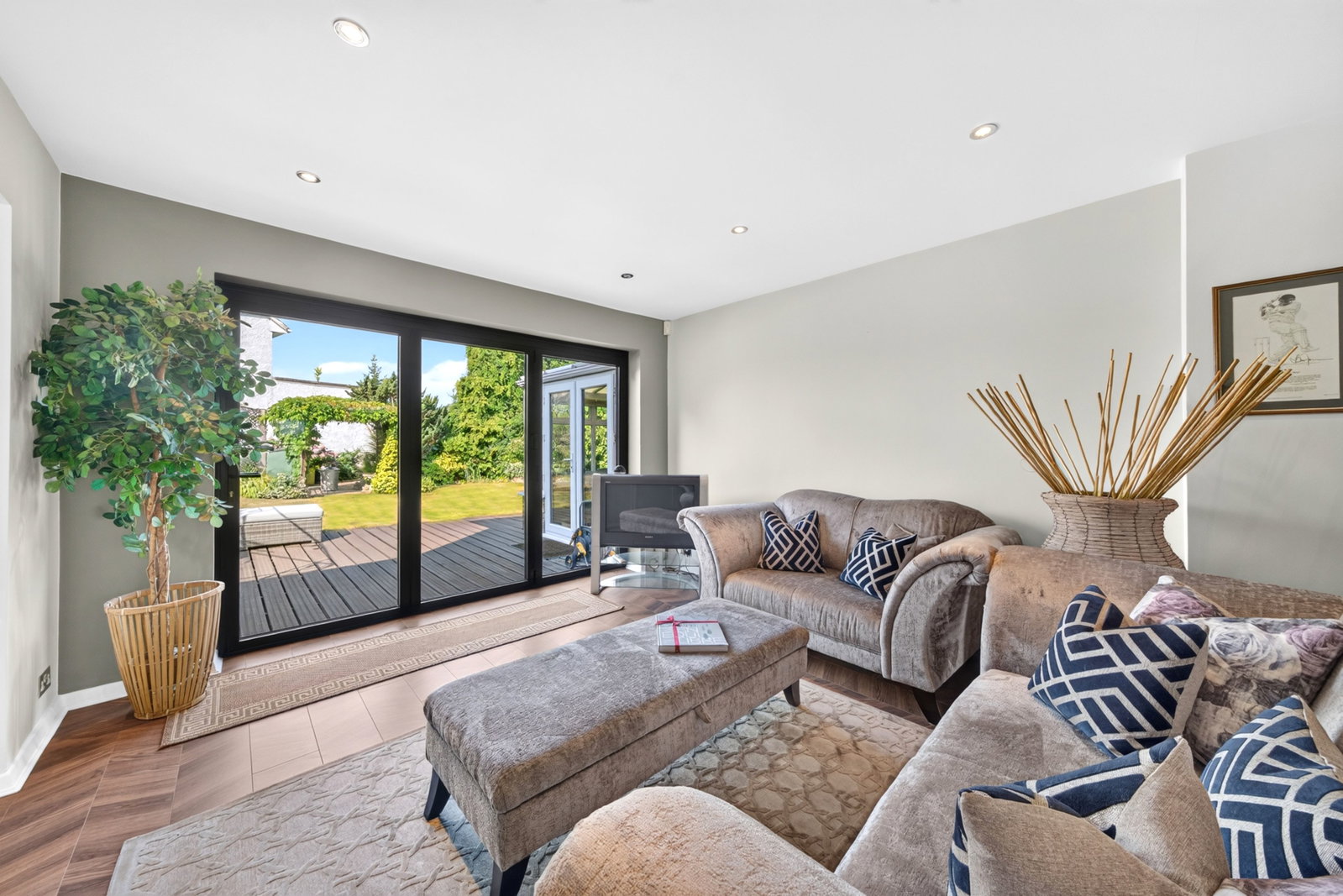 Semi Detached House in Borehamwood