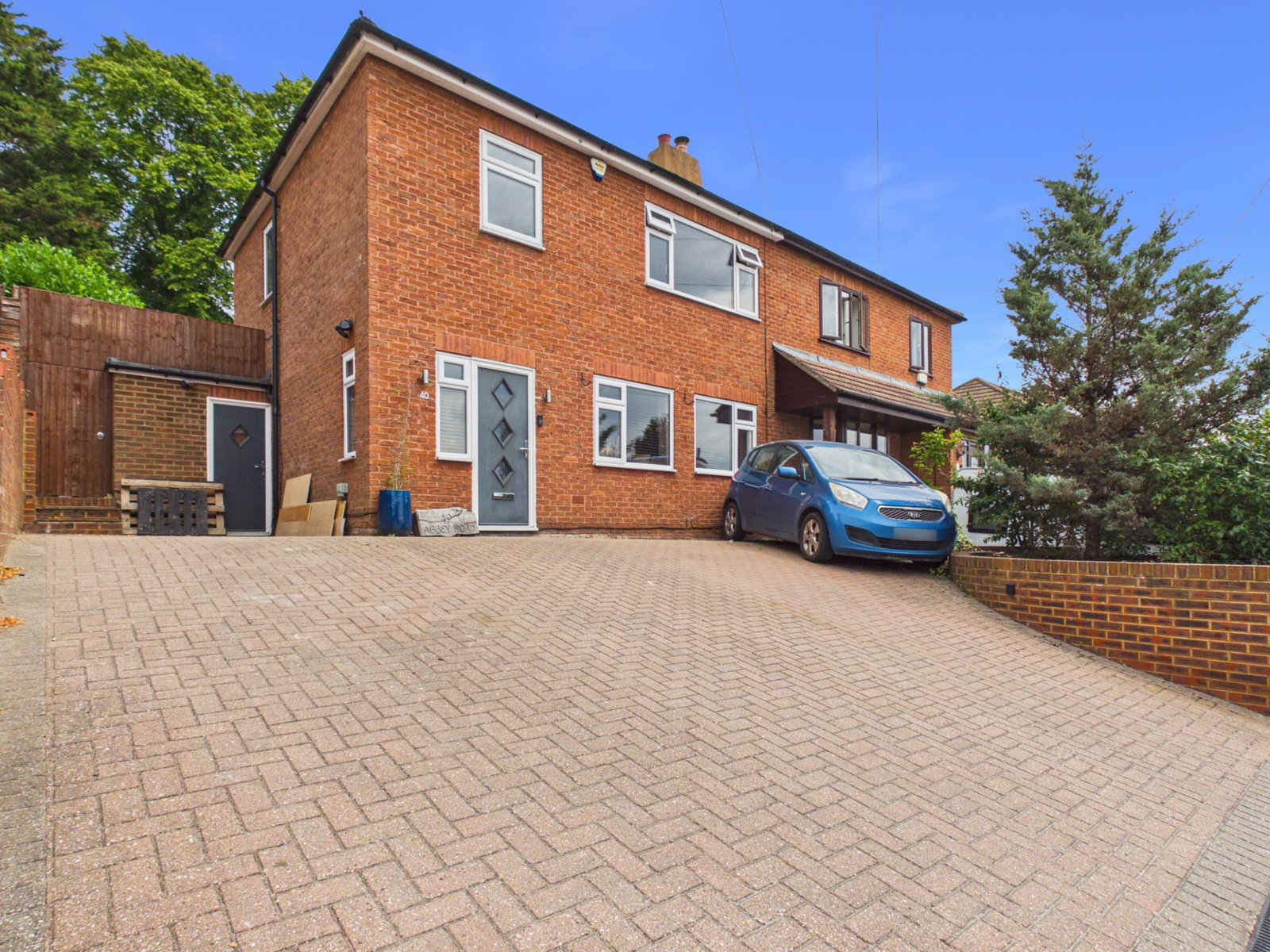 Semi Detached House in Rochester