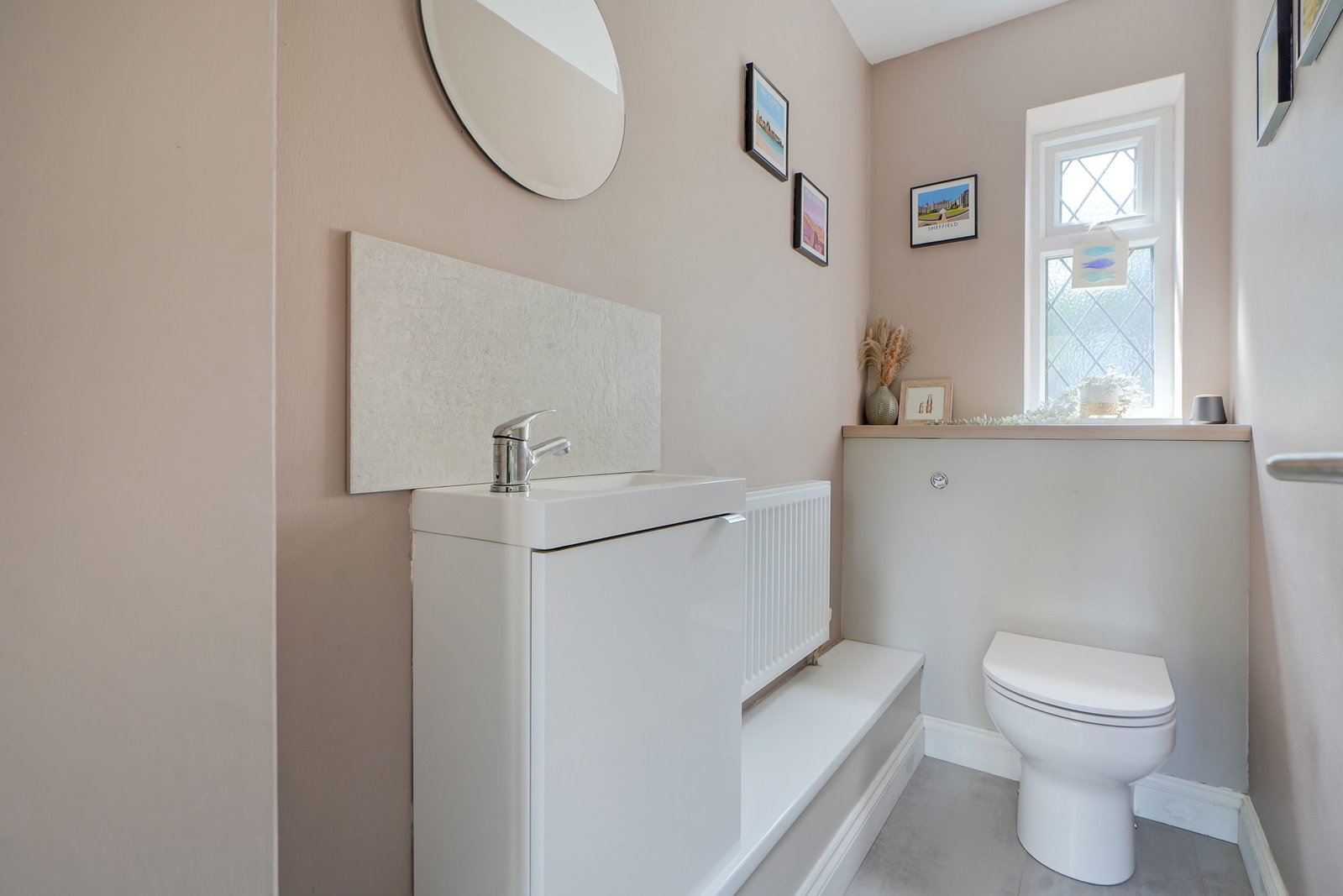 Semi Detached House for sale in Sheffield, Penistone Road, Grenoside S35, 1013 m²