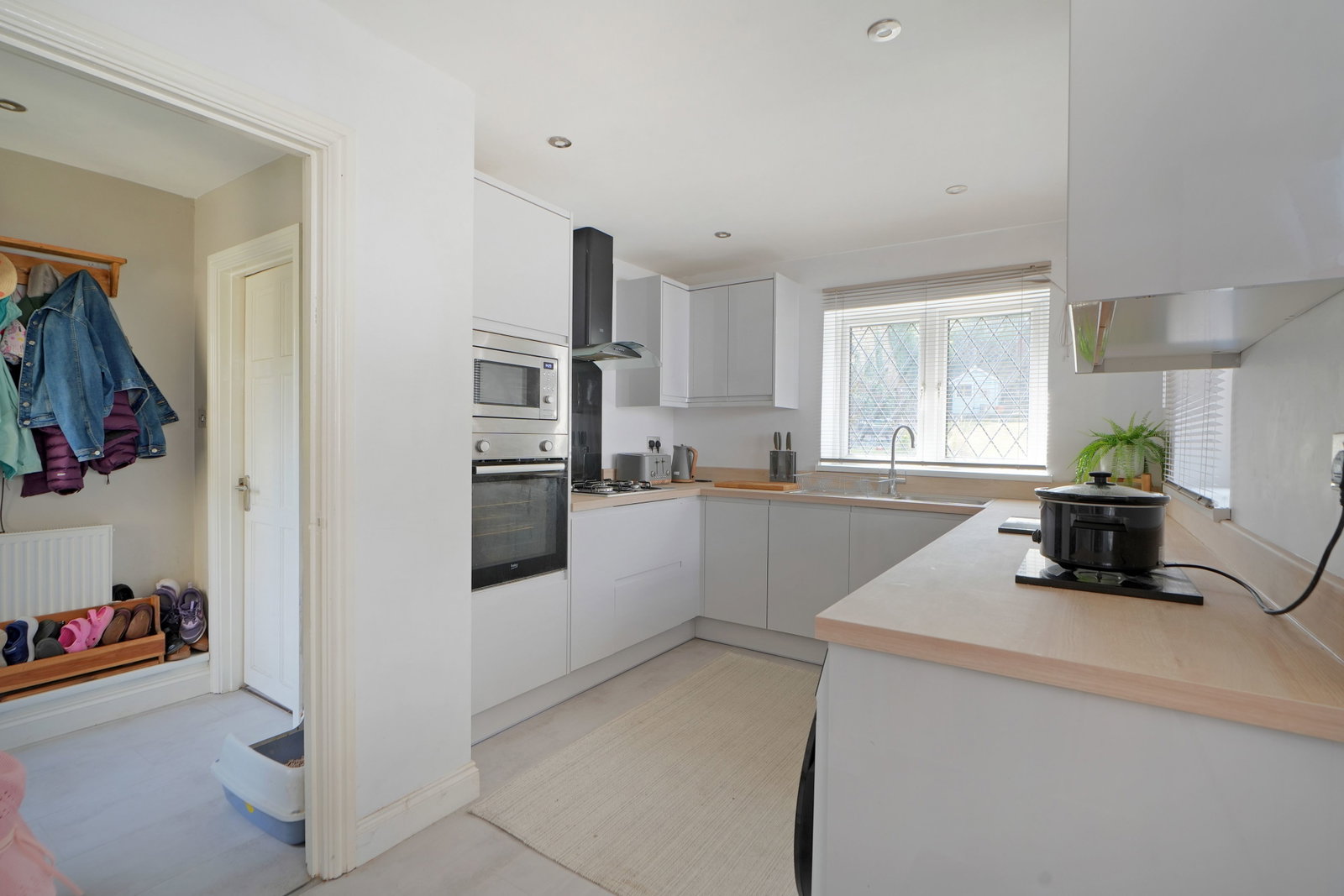 Semi Detached House for sale in Sheffield, Penistone Road, Grenoside S35, 1013 m²