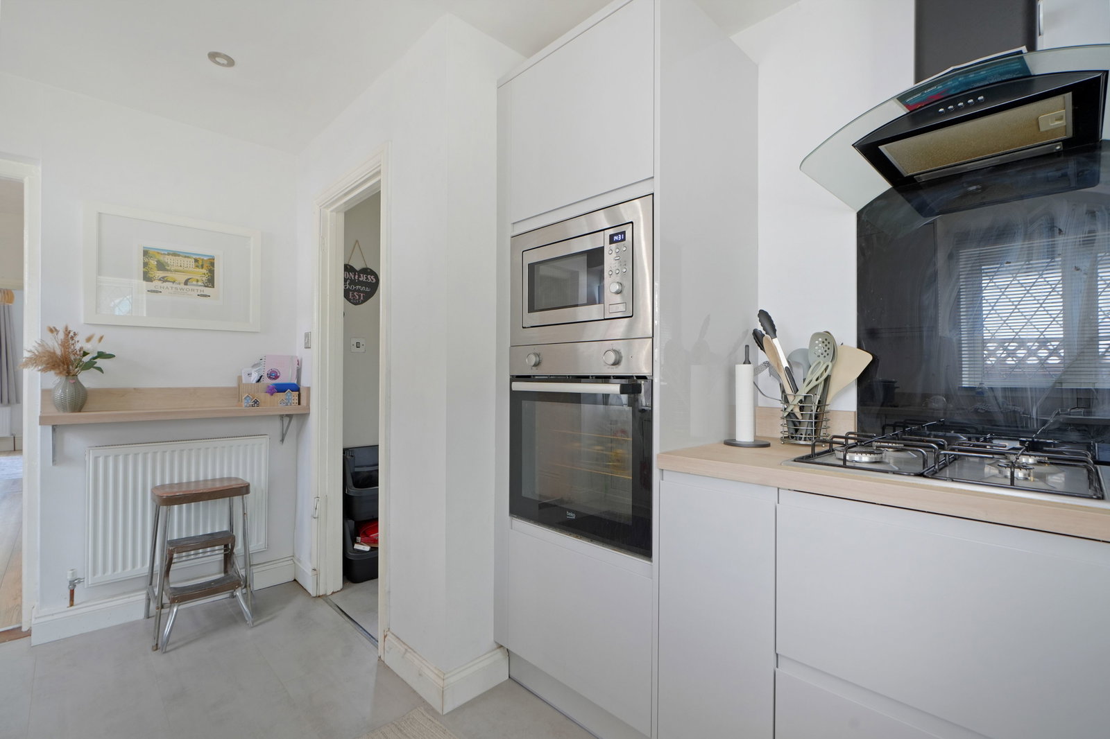 Semi Detached House for sale in Sheffield, Penistone Road, Grenoside S35, 1013 m²