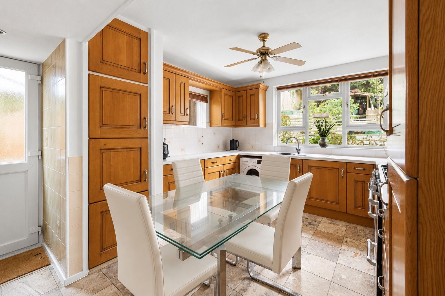 Detached House for sale in Croydon, Roxton Gardens, CR0, 1875 m²