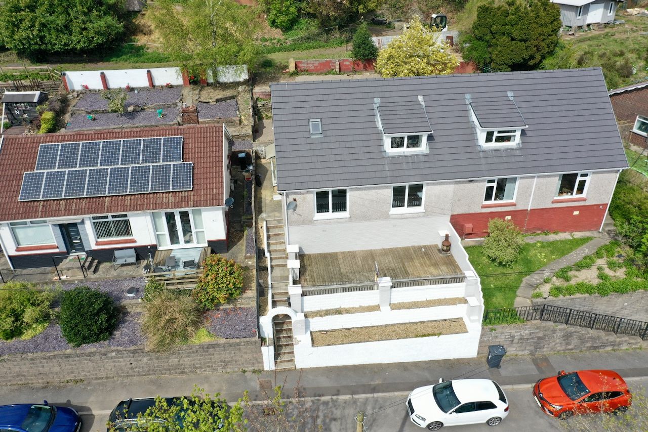 Bungalow in Newport 5