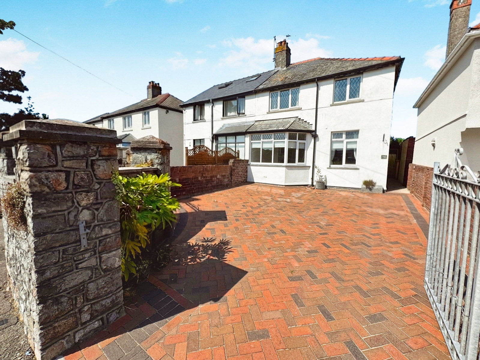 Semi Detached House in Porthcawl