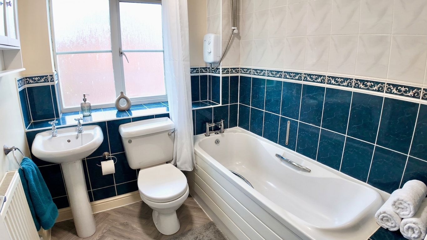 Semi Detached House in Blackwood 4